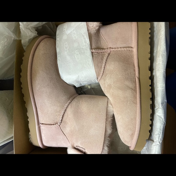 BEFORE BLACK FRIDAY SALE Hello you guys 👋🏾 I have Brand New. $100-$125 an pair - Picture 4 of 5